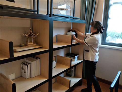 你知道如何清洗茶几和地毯吗?有什么好方法吗！ 